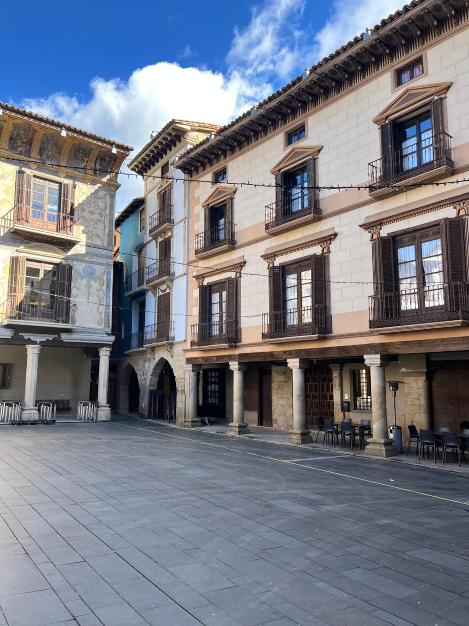 Apartamentos Angelus Plaza Mayor De Graus Exterior foto