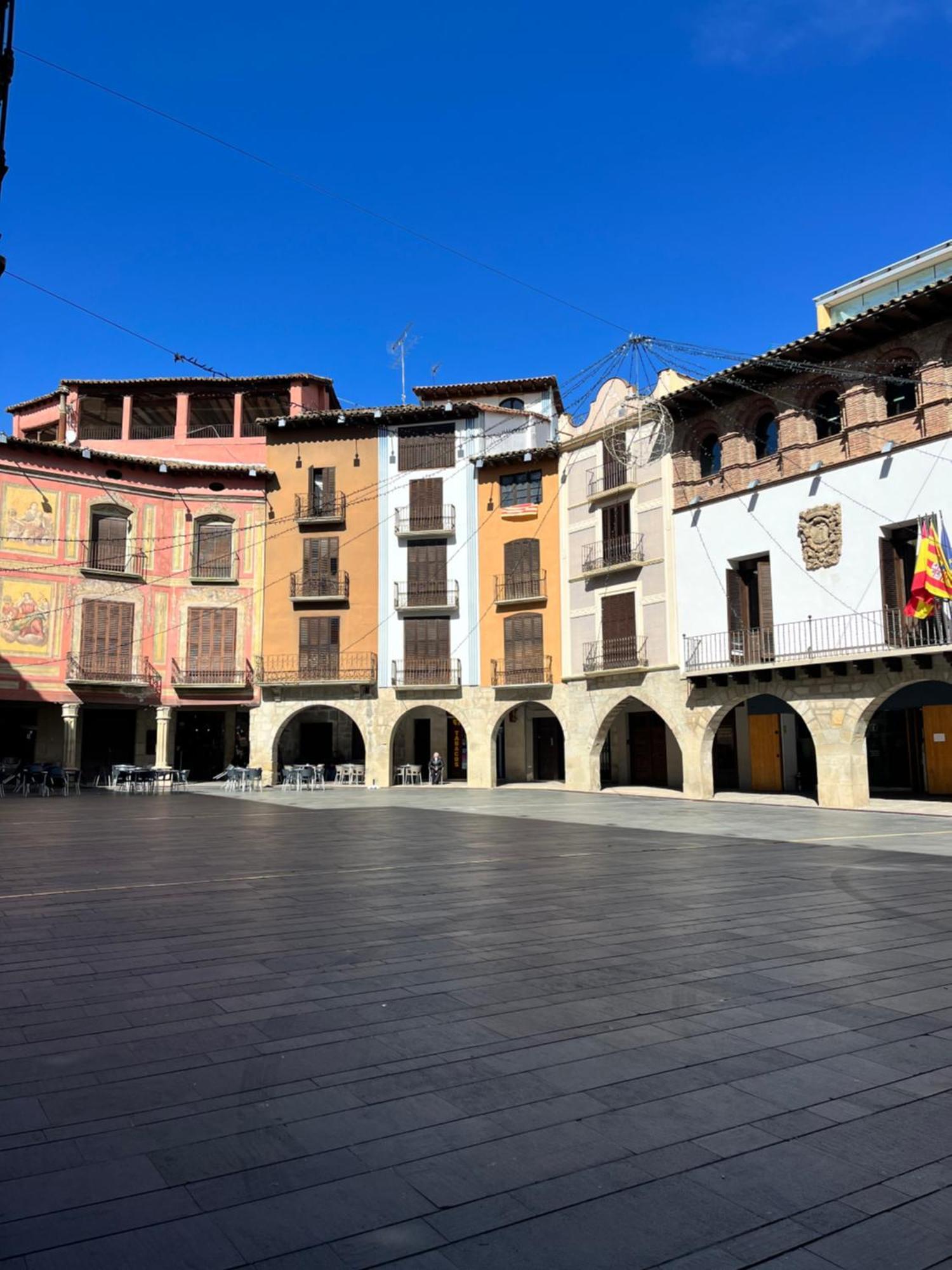 Apartamentos Angelus Plaza Mayor De Graus Exterior foto