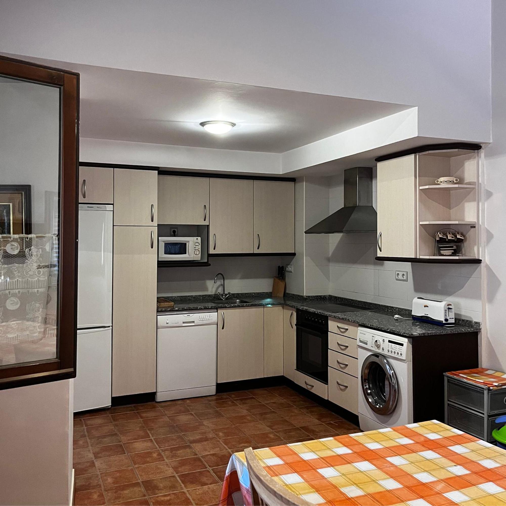 Apartamentos Angelus Plaza Mayor De Graus Exterior foto