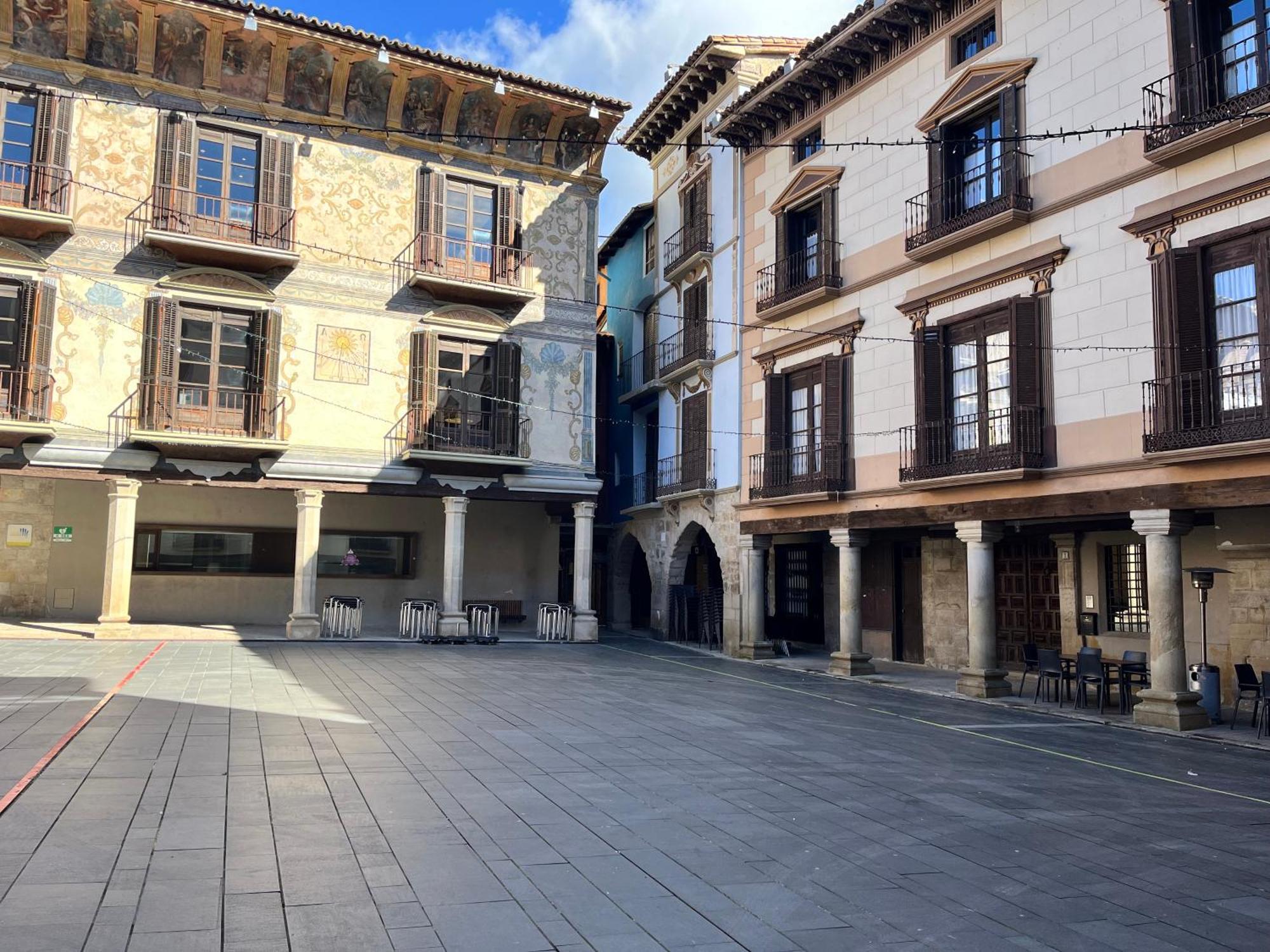 Apartamentos Angelus Plaza Mayor De Graus Exterior foto